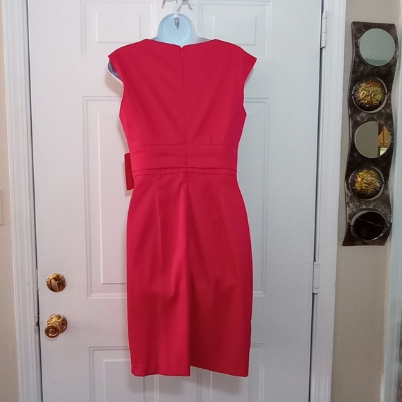 London Time Fushia Dress. Size 8 - Picture 7 of 13